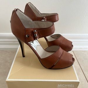 MK sandals brand new 7.5